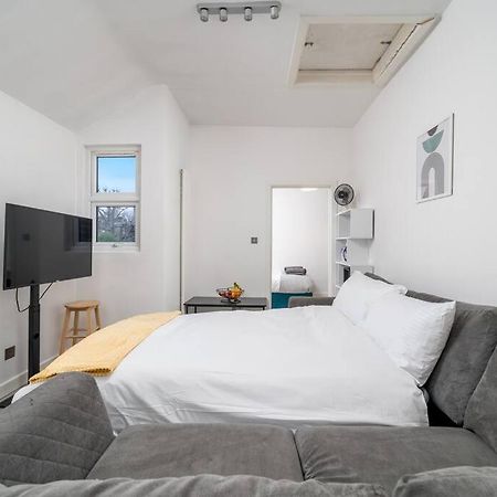 New 3Bed Stylish Apartment With Amazing Transport London Exterior photo