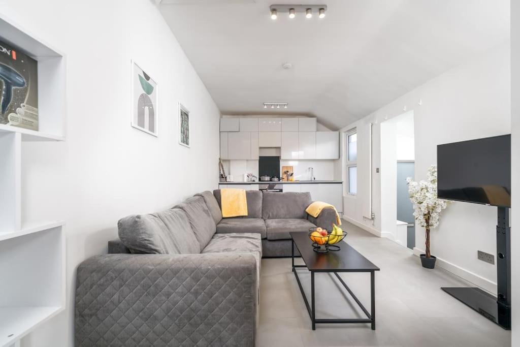 New 3Bed Stylish Apartment With Amazing Transport London Exterior photo